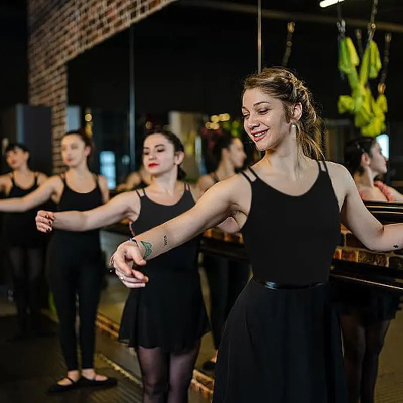 المرأة بروتيل الباليه ملابس رقص الجمباز للكبار الرقص الجمباز تانك مع حزام متقاطع الظهر وبطانة أمامية ناعمة