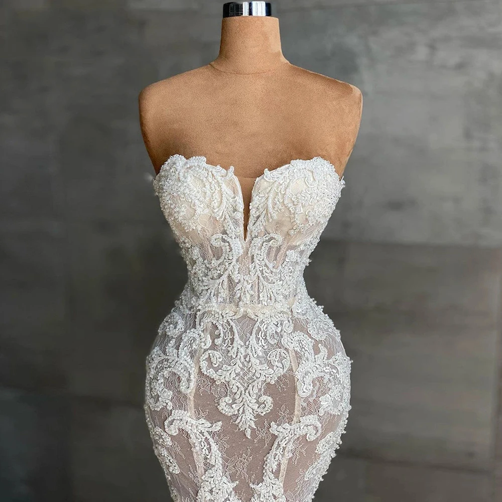 Affascinante Sexy sirena con spalle scoperte senza maniche spiaggia a-line Mopping abiti da sposa pizzo fiore Backless corte treno semplice