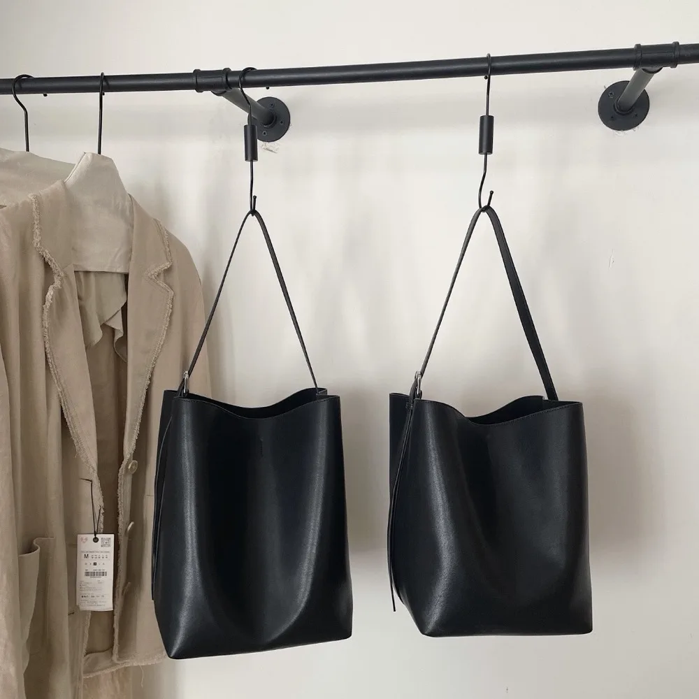 Leather Bucket Bag Women's 2026 New Simple, Fashionable and Casual Daily Versatile Shoulder Messenger Premium Commuter Handbag