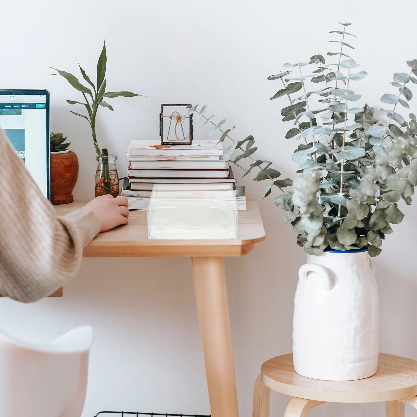 

Acrylic Napkin Holder Clear Table Tissue Box Modern Napkin Storage Dispenser For Kitchen Dining Room Bathroom Decor