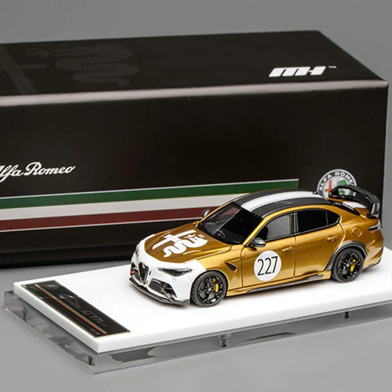 En Stock Mh 1:64 Romeo Giulia Gtam simulación de resina en miniatura modelo de coche deportivo juguete personalizado para niños adorno de regalo coleccionable