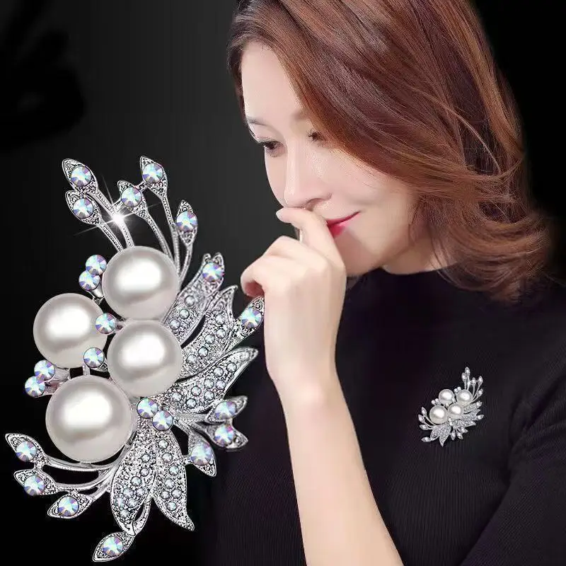 New Ornate Pearl Crystal Blossom Brooches For Women Fashion Zircon Rhinestone Pins Jewelry Festival Gifts Party Office Accessory