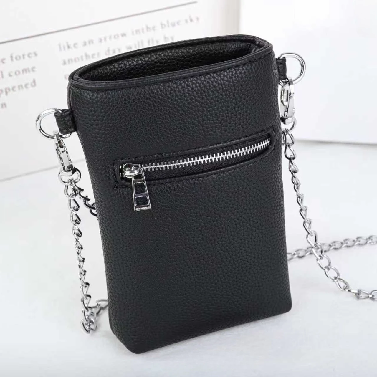 

Комплект сумок-цепочек ZV French Design с бриллиантовыми бусинами и элементами в виде крыльев, весна-лето 2026, элегантный, универсальный, для мобильных устройств