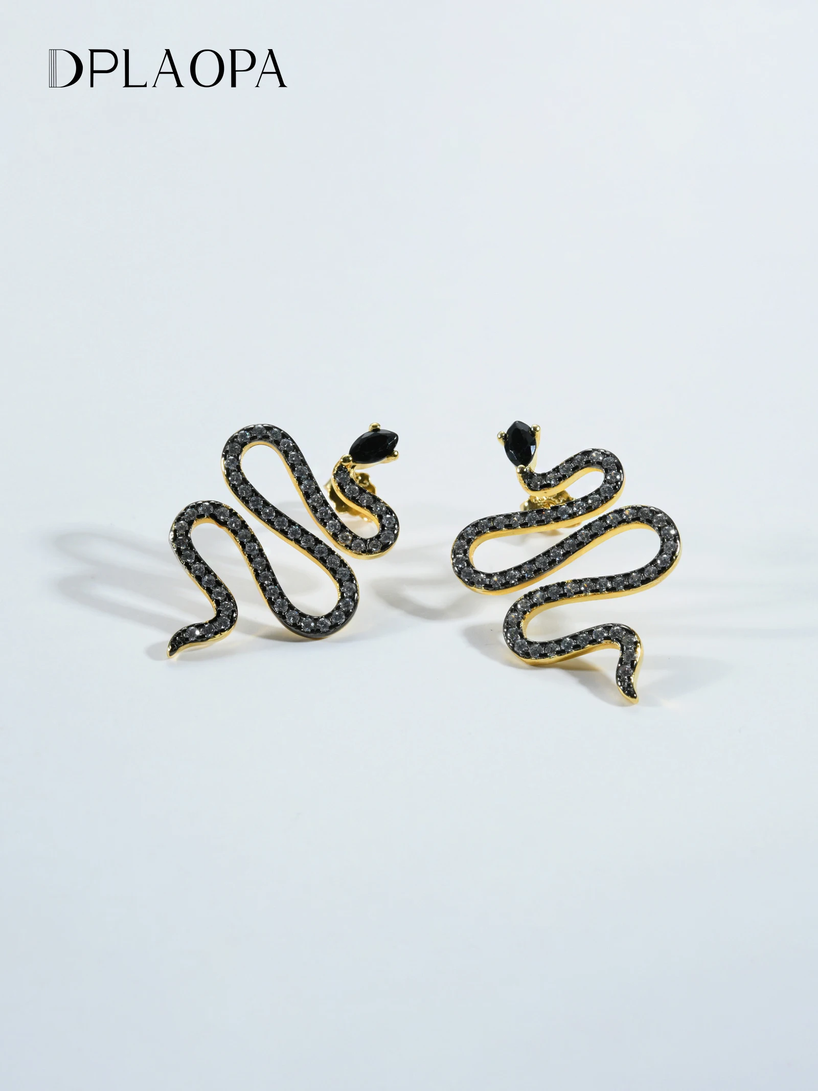

Серьги-гвоздики DPLAOPA из стерлингового серебра 925 пробы с позолотой, в форме змеи, с прозрачными и черными цирконами, длинные, для женщин, в стиле рок-панк, изысканные ювелирные украшения