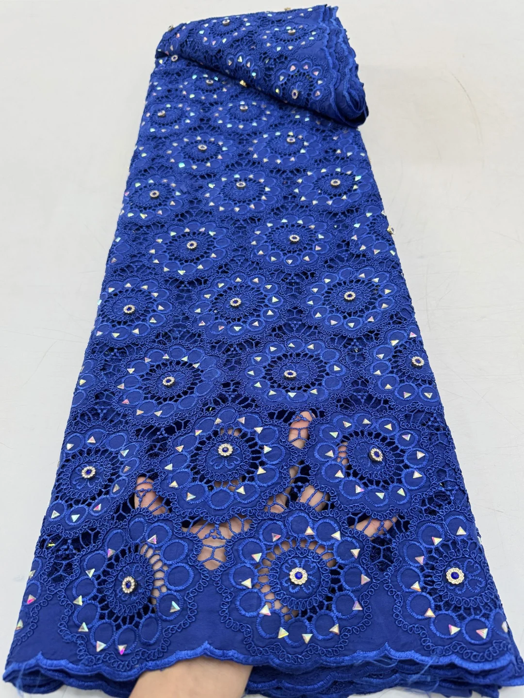 

Элитная африканская нигерийская кружевная ткань 2026 года: высококачественный тюль с вышивкой камнями, гипюр с водорастворимыми элементами для свадебных платьев