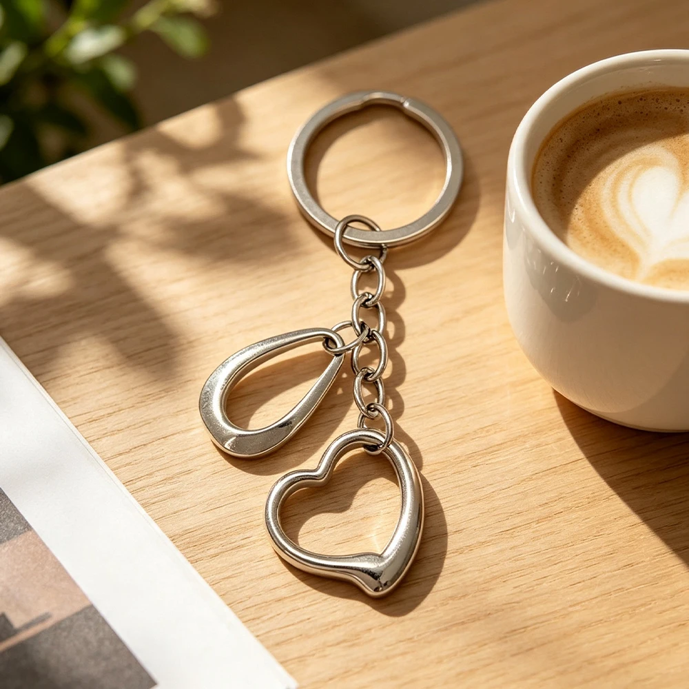 Simple Geometric Hollow Metal Keychain, Star, Heart, and Water Drop Combination Pendant, Fresh and Versatile Backpack Decoration, Small Gift