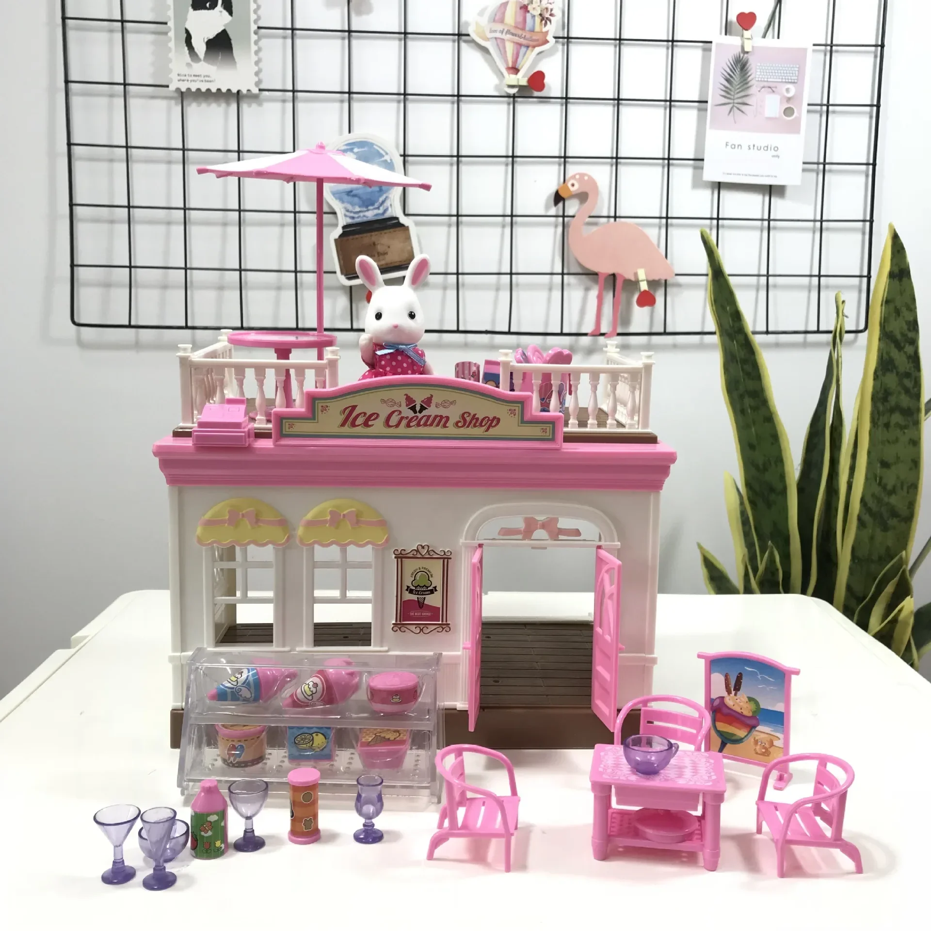 女の子のためのマイクロフィルム家具付きドールハウス,モデルプレイハウス,森の家族,バスルーム,キッチン,ダイニングルーム,ベッド,ワードローブ,誕生日プレゼント,1/12