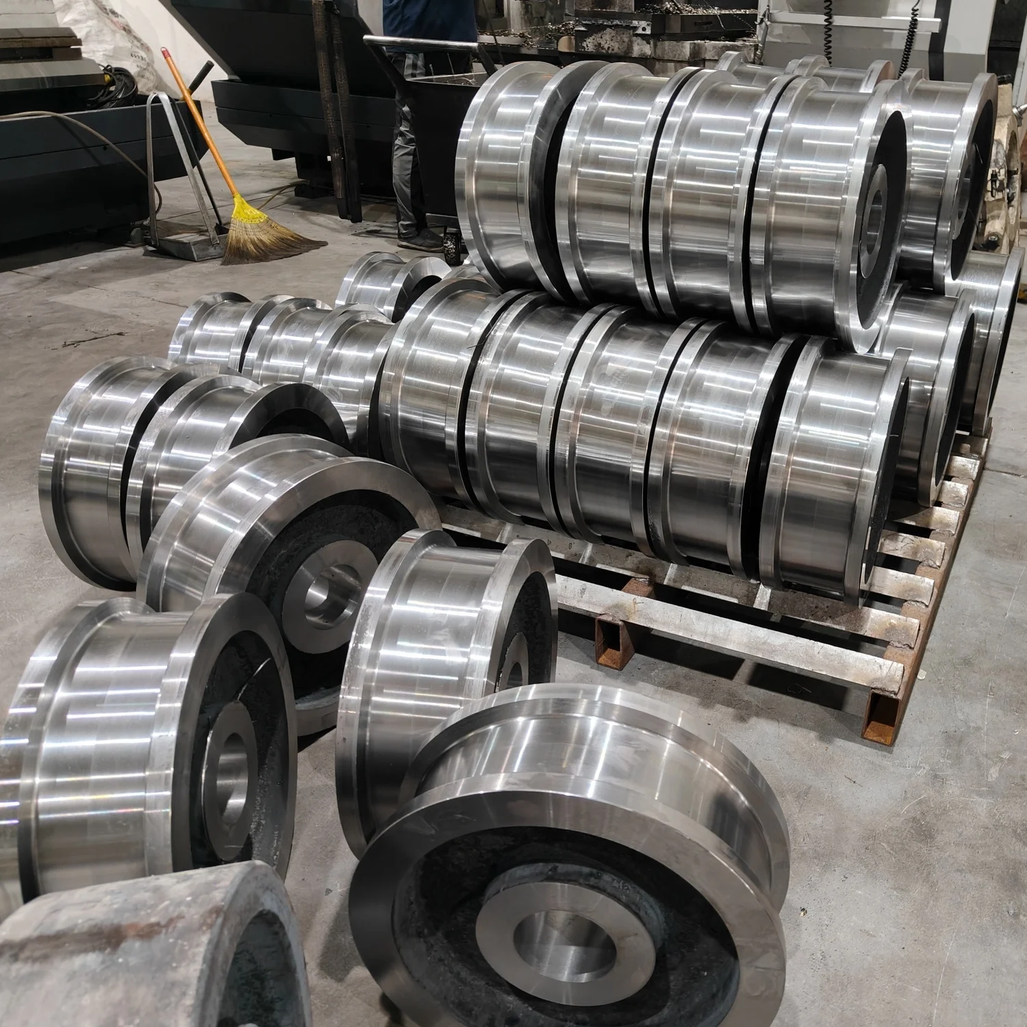 Forged Steel and Casting Steel Multi-function Crane Wheels Single or Double Flange For Overhead Crane