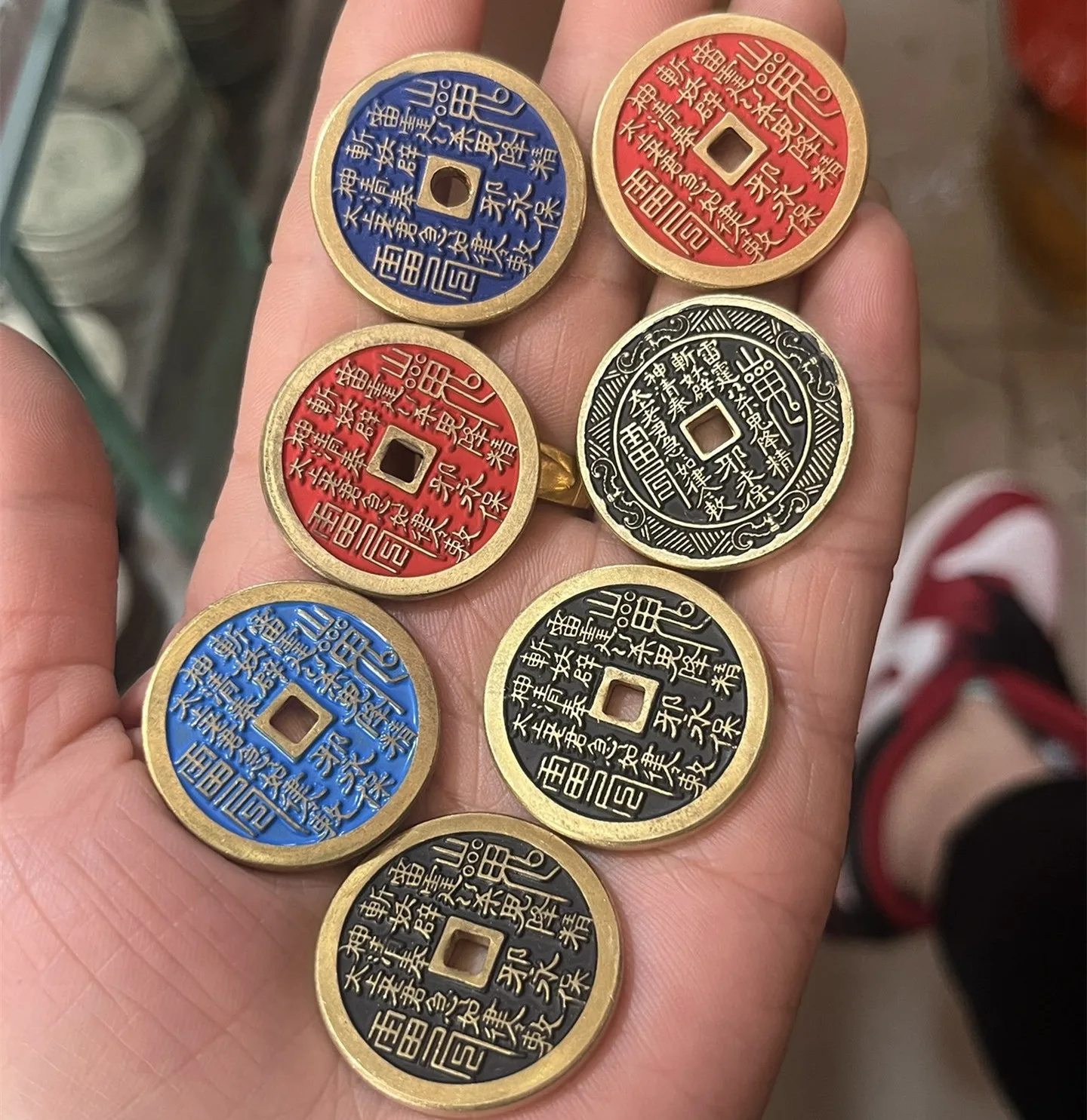 

Coin collections Art collection gifts Commemorative coins Taoist metal mountain ghost spending money Gossip pendants Crafts