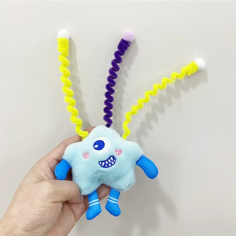 Animales de peluche Twister Stick llavero de ojo grande mochila de felpa colgante feo y lindo pequeño monstruo juguete para regalo para chico