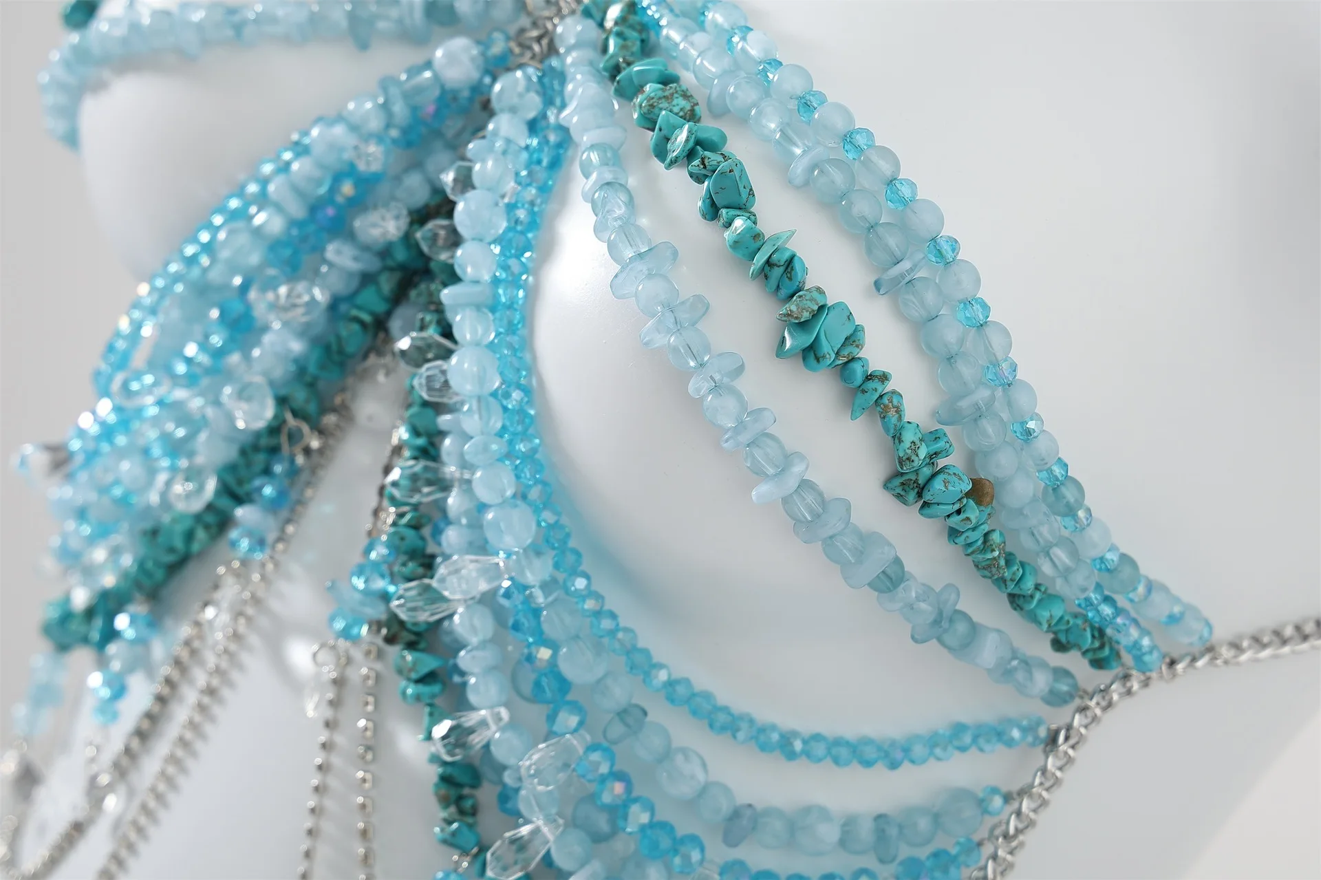 Koralikowa biżuteria dla seksownych kobiet, łańcuszek na ciało, ozdoby na biust, zawieszka na szyję, zewnętrzne paski, odzież damska odpowiednia na różne okazje