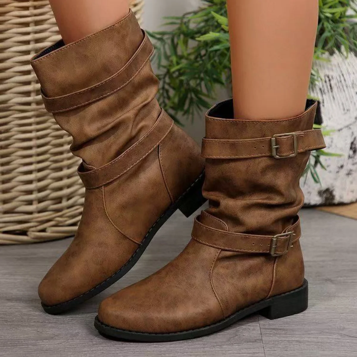

New fashionable belt-buckle matte mid-calf boots for women with round heads and thick heels, winter leather boots