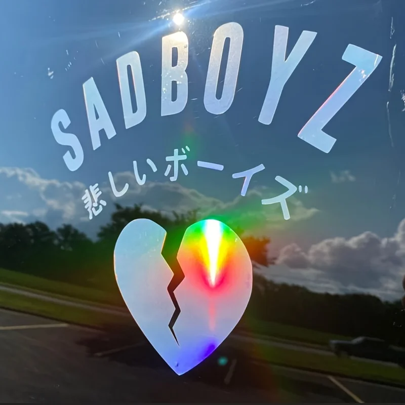 "Adesivo per auto Sadboyz, design a cuore spezzato con parole giapponesi, decalcomania alla moda per finestrino dell'auto, arredamento personalizzato per auto"