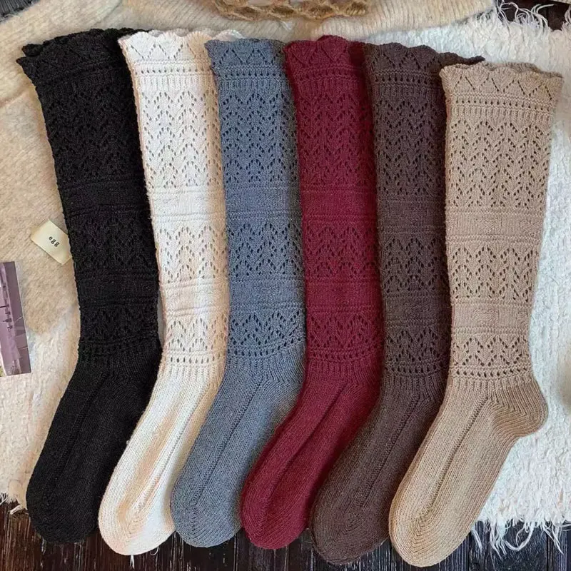 ถุงเท้าถักนิตติ้งแบบยาวสำหรับผู้หญิง เนื้อนุ่ม อุ่นสบาย เหมาะสำหรับใส่ในบ้าน สีพื้น สำหรับฤดูใบไม้ร่วงและฤดูหนาว สวมใส่สบาย ใช้เป็นถุงเท้าสำหรับใส่กับรองเท้าบูทได้