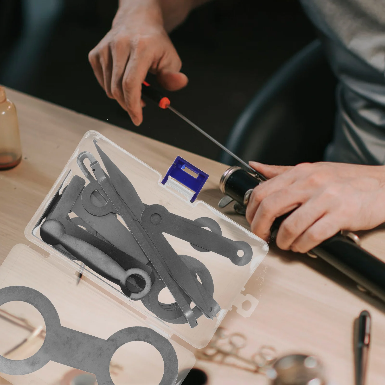 

1 set 1 Set Saxophone Kit Small Size Professional Wind Instrument Tool Portable Clarinet Flute Repair Supplies Instrument Repair