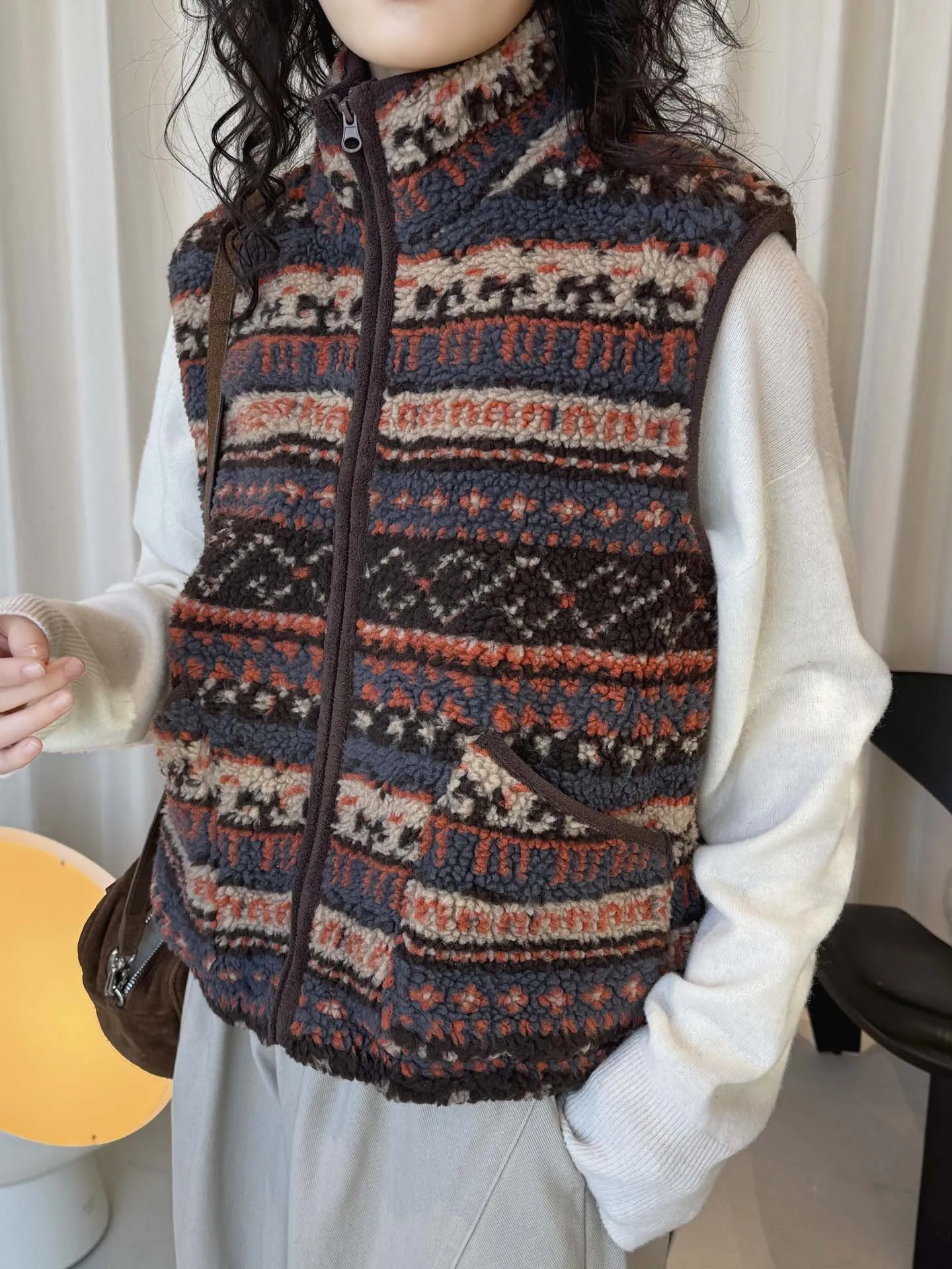 Winter neue koreanische Stehkragen aus gemustertem Fleece im Retro-Stil, Lammhaarweste, geschichtetes, schlankmachendes Oberteil für Damen