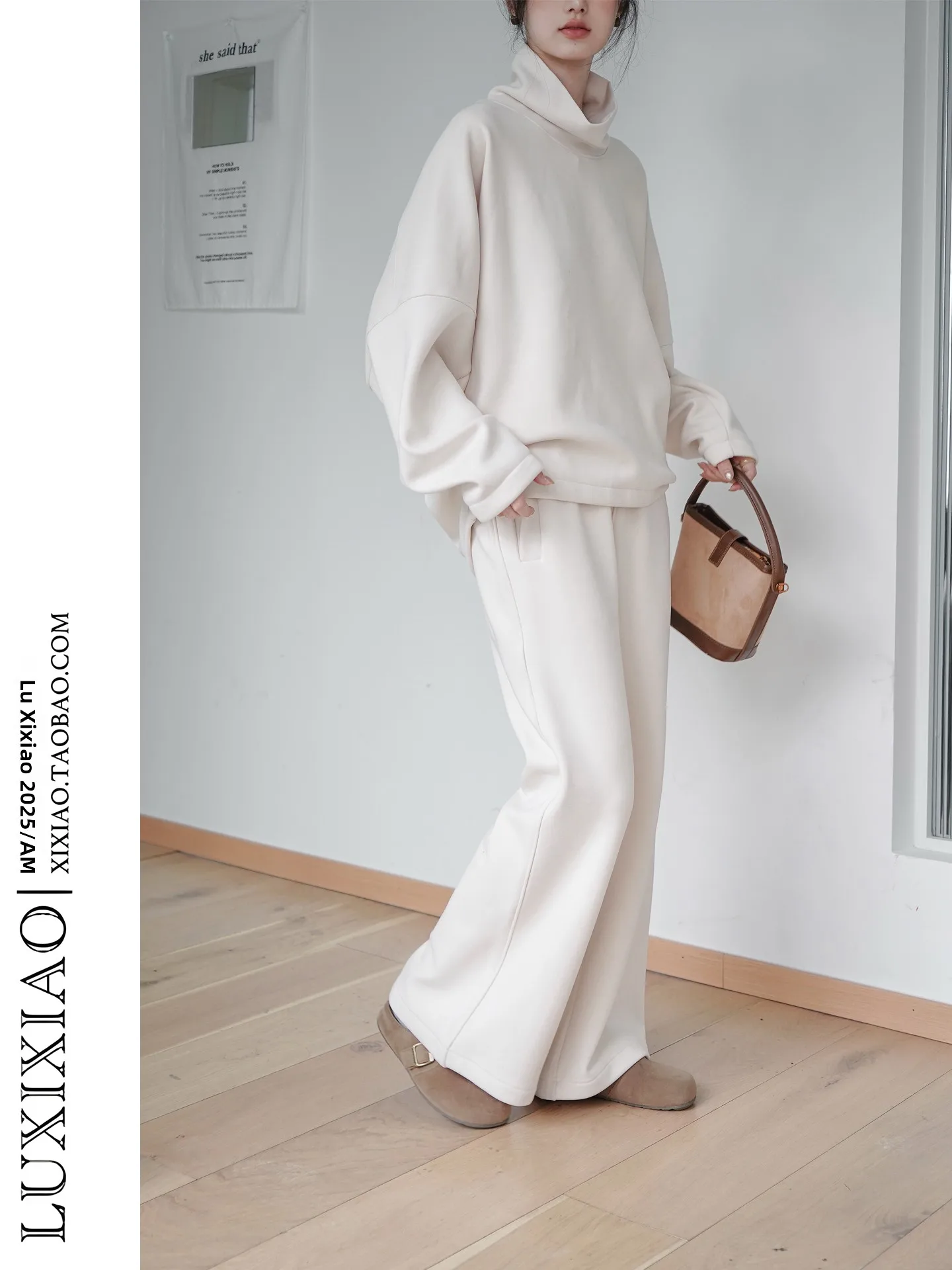 

Женский комплект LUXIXIAO: свитшот с высоким воротом и брюки прямого кроя с высокой талией, корейский стиль, модный, из двух предметов, осень-зима