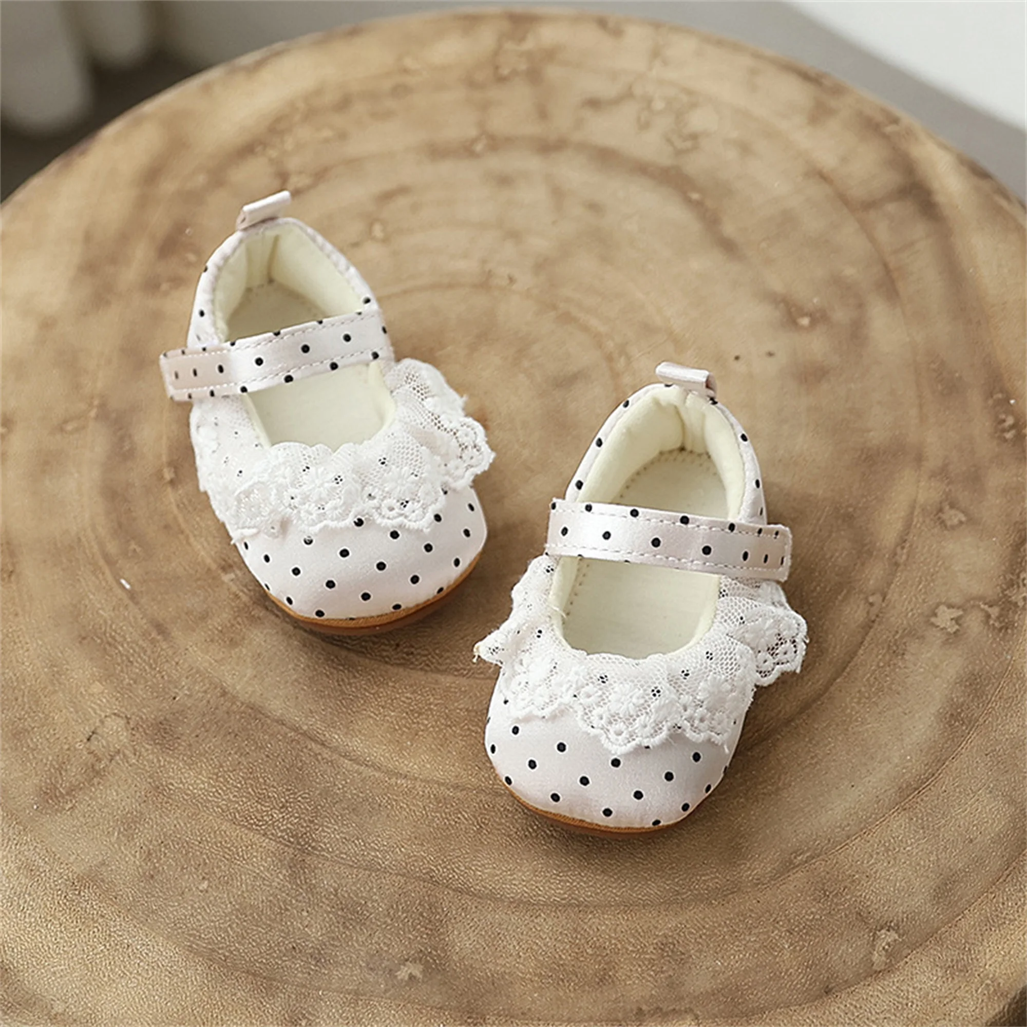 Zapatos Mary Jane con lunares para niña pequeña, con ribete de volantes y suela suave antideslizante para caminar, adorables zapatos de princesa