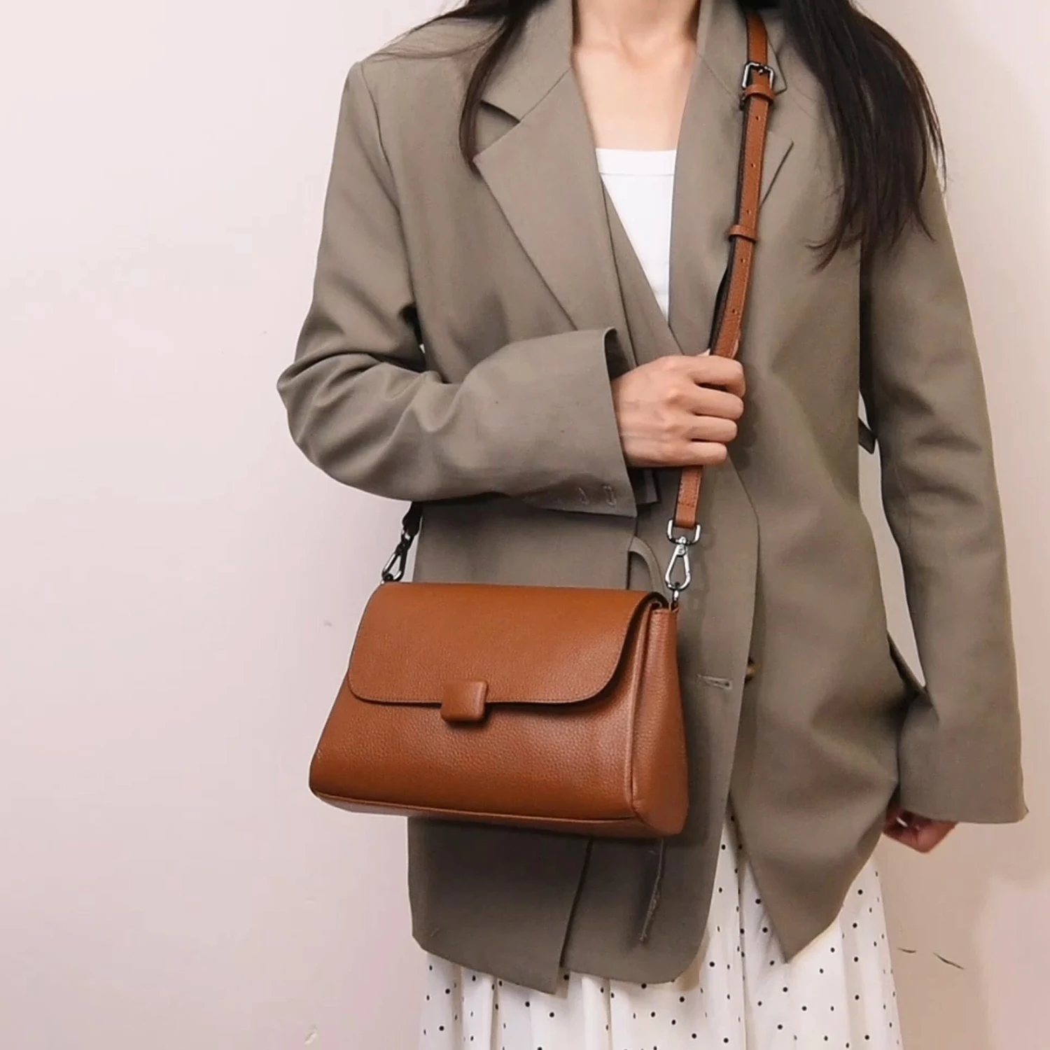 

Genuine Grade Leather Women Commuter Tote Bag Ladies Soft Cowhide Tote Shoulder Handbag fashionable Female Bag Luxury Designer