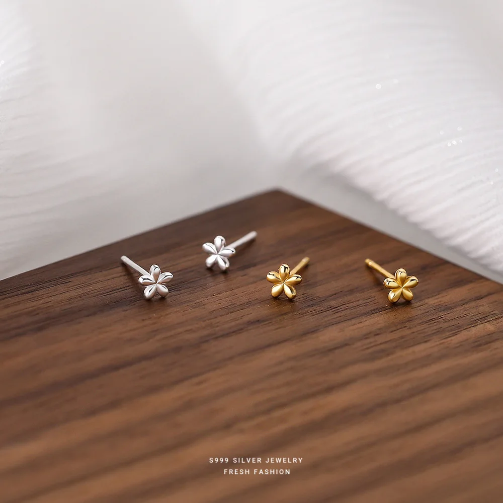 

s999 Sterling Silver Mini Flower Piercing Stud Earrings for Women Simple Small Chrysanthemum Niche Narrings Jewelry