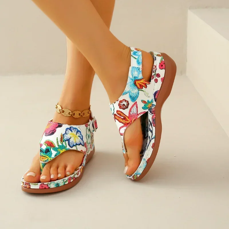 Sandalias de cuña con punta abierta para mujer, Chanclas de playa con estampado de hebilla a la moda, novedad de verano