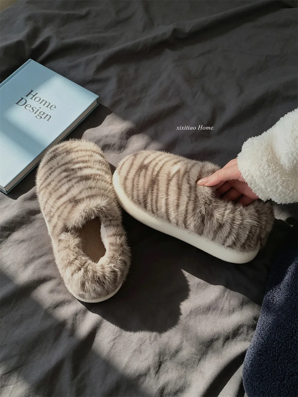 2026 New Women Animal Print Closed Back Plush Slippers Leopard Spot Warm Non Slip Unique Winter Indoor Home Cotton Shoes