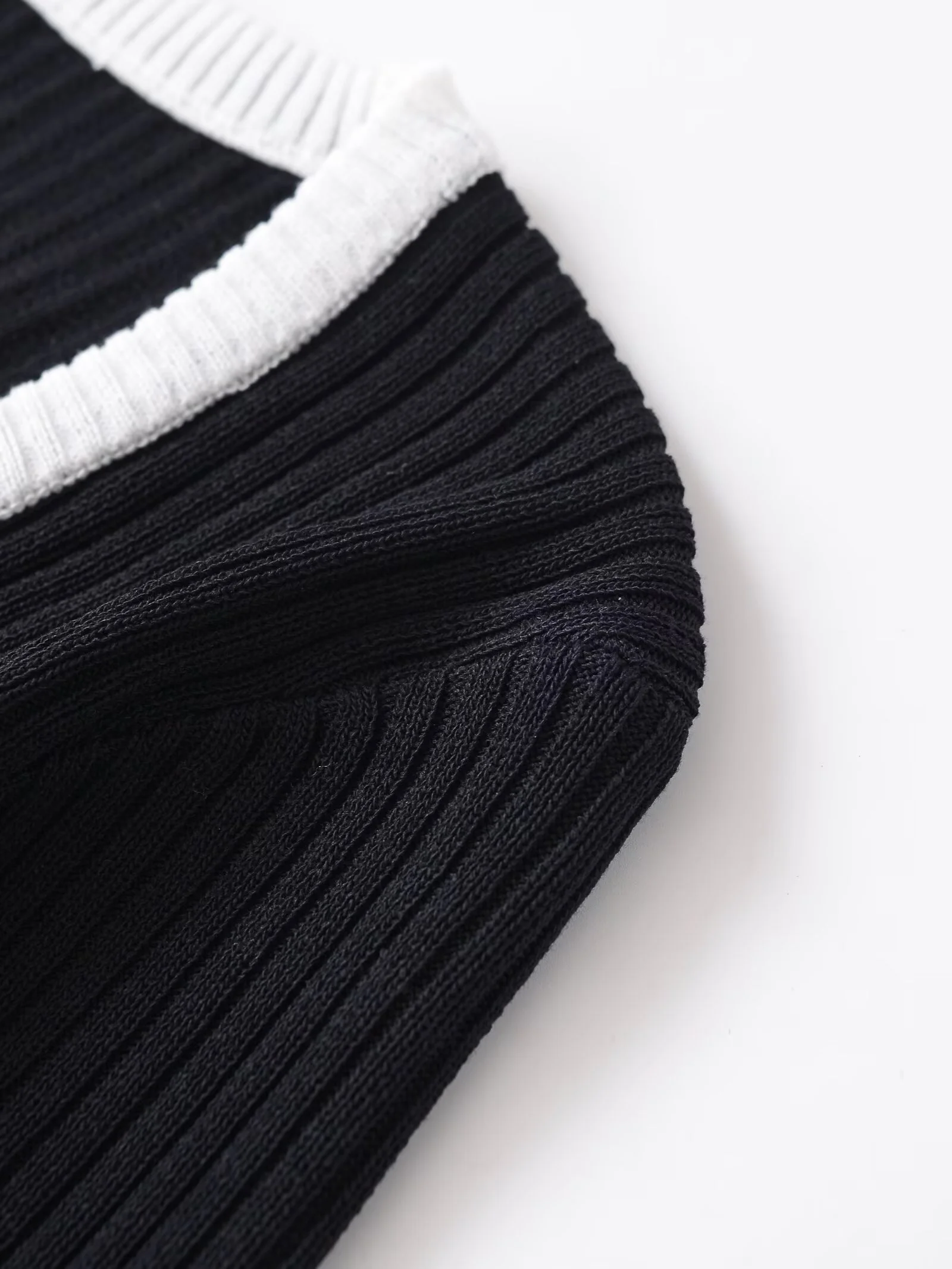 2025 Winter New Women's Fashionable Simple Color Block Slim Fit U-Neck Casual Long Sleeve Knitted Patchwork T-Shirt