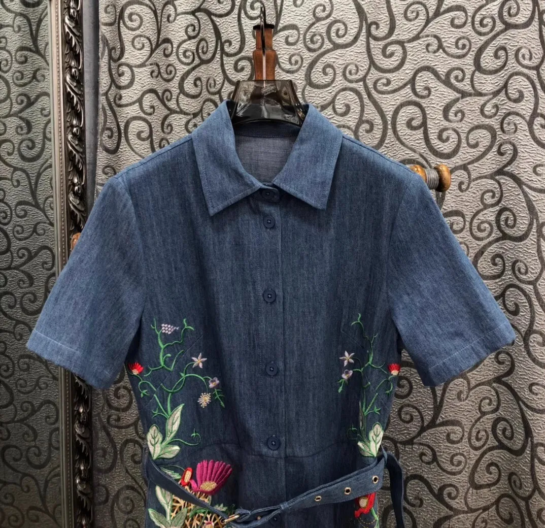 100% 순면 데님 드레스 2025 가을 여성 턴다운 칼라 화려한 꽃 자수 패턴 중간 길이 블루 진 드레스 고급스러운