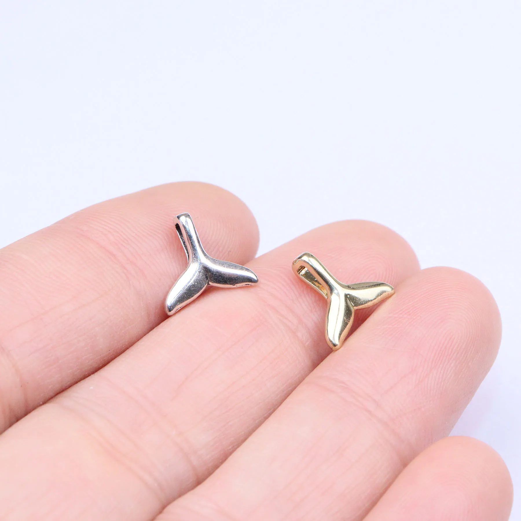 Eruifa 20pcs 10mm Pretty Mini Mermaid Tail  Zinc Alloy Charms Pendant Jewelry DIY Handmade 2 Colors