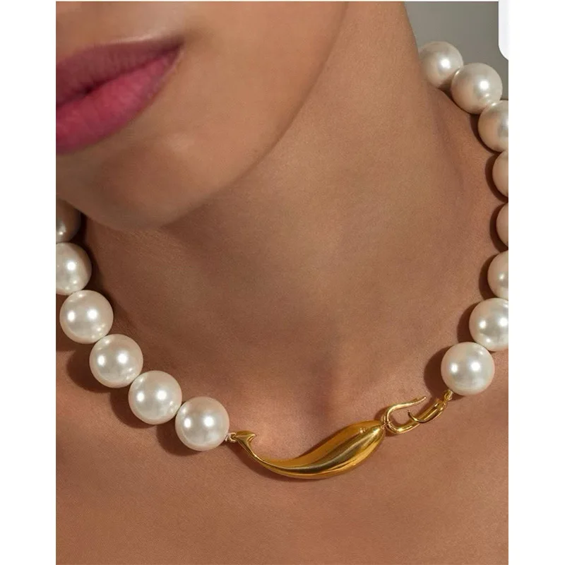 

Designer European and American French Niche Dolphin Series Pearl Elegant Short Necklace Earrings High-end Feel