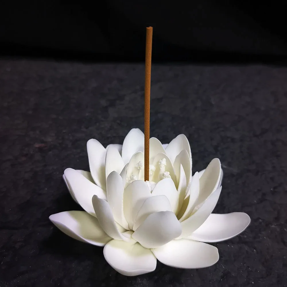 Zen Keramik Schlafender Lotus Räucherstäbchenhalter Handgefertigter Porzellan-Sandelholz-Räucherstäbchenhalter für Heimdekoration Teezeremonie-Ornamente