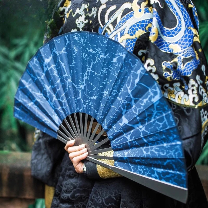 مروحة التيتانيوم القابلة للطي Canghai Kung Fu Wushu المحمولة المحمولة الدفاع طقوس اللعب التكتيكي