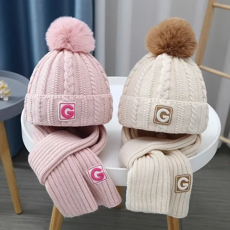 Topi rajut anak lelaki perempuan, Set syal bulu Pompom musim dingin tebal lapisan ganda hangat 3-10 tahun