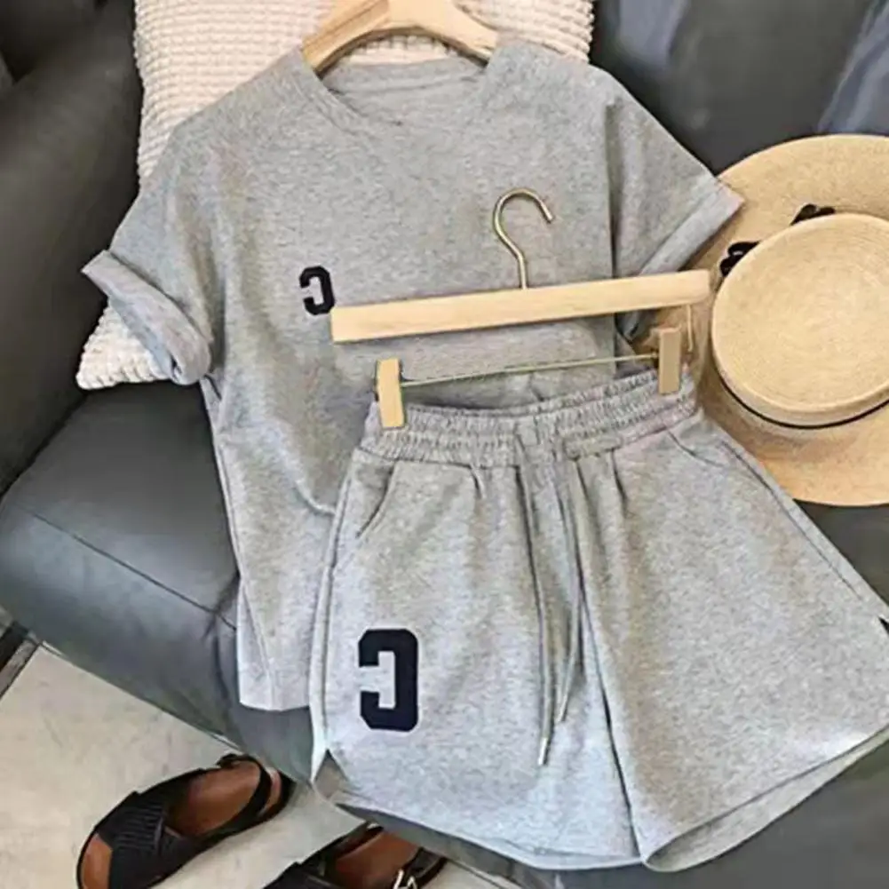 

Chic Women Summer Outfit Round Neck Two Piece Set Lady T-shirt Shorts Set Above Knee Length Lady T-shirt Shorts Set