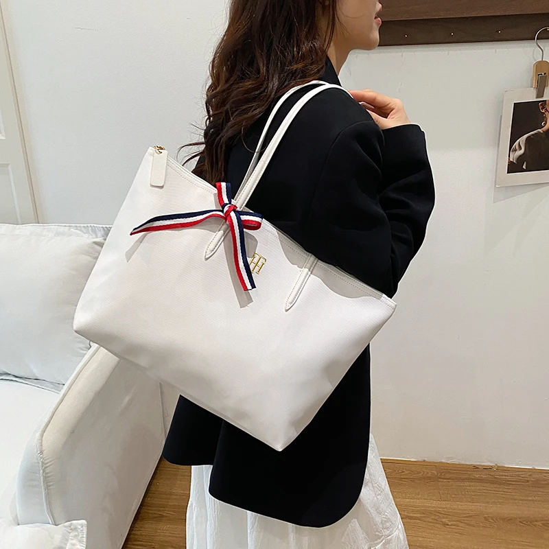 حقيبة كتف نسائية كلاسيكية حرفية فاخرة من الجلد بتصميم كلاسيكي حقيبة كروس راقية