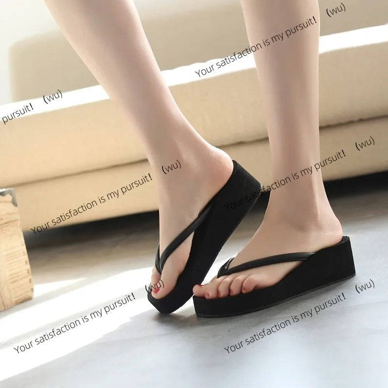 

Шлепанцы, женские нескользящие однотонные крутые тапочки на наклонном каблуке, водонепроницаемые настольные пляжные туфли-маффины на толстой подошве