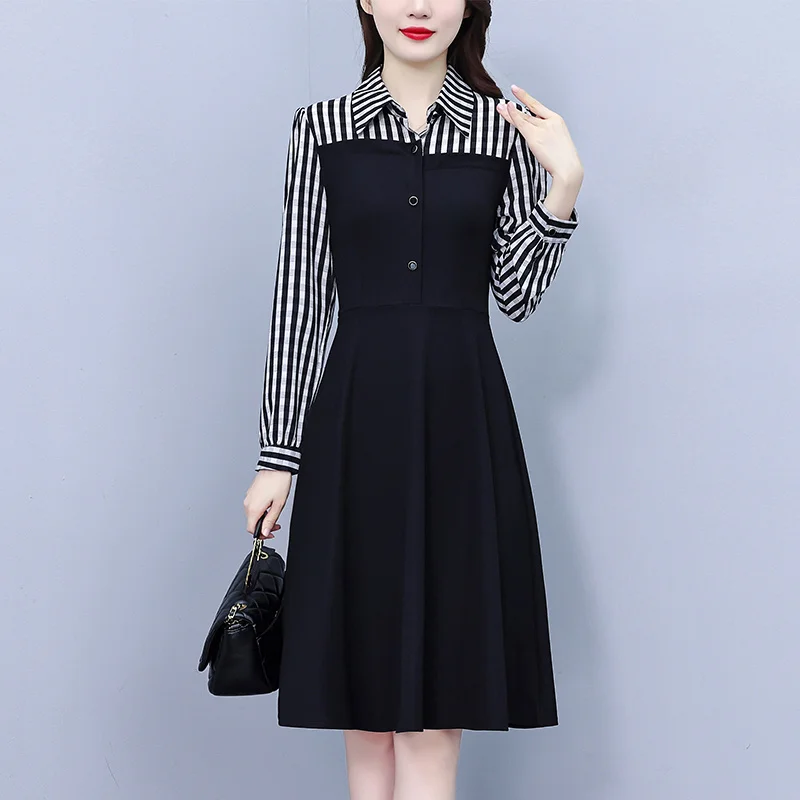 Elegantes High-End-Kleid mit Hemdkragen und Streifen für den Herbst in Übergröße