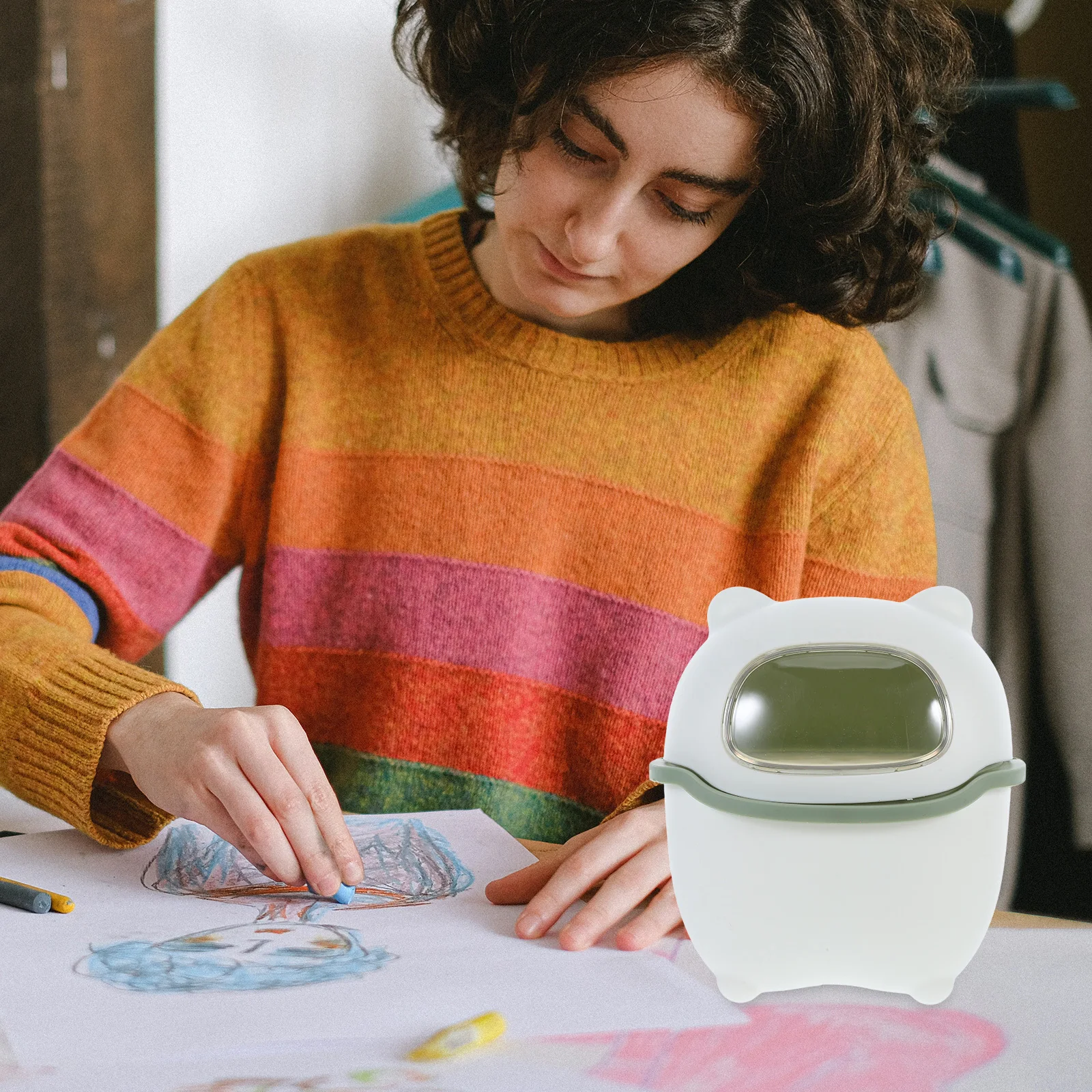 

Mini Desktop Trash Can Creative Bear Design Flip Top Lid for Table Use Small Space Saver Garbage Bin Organizer for Bedroom