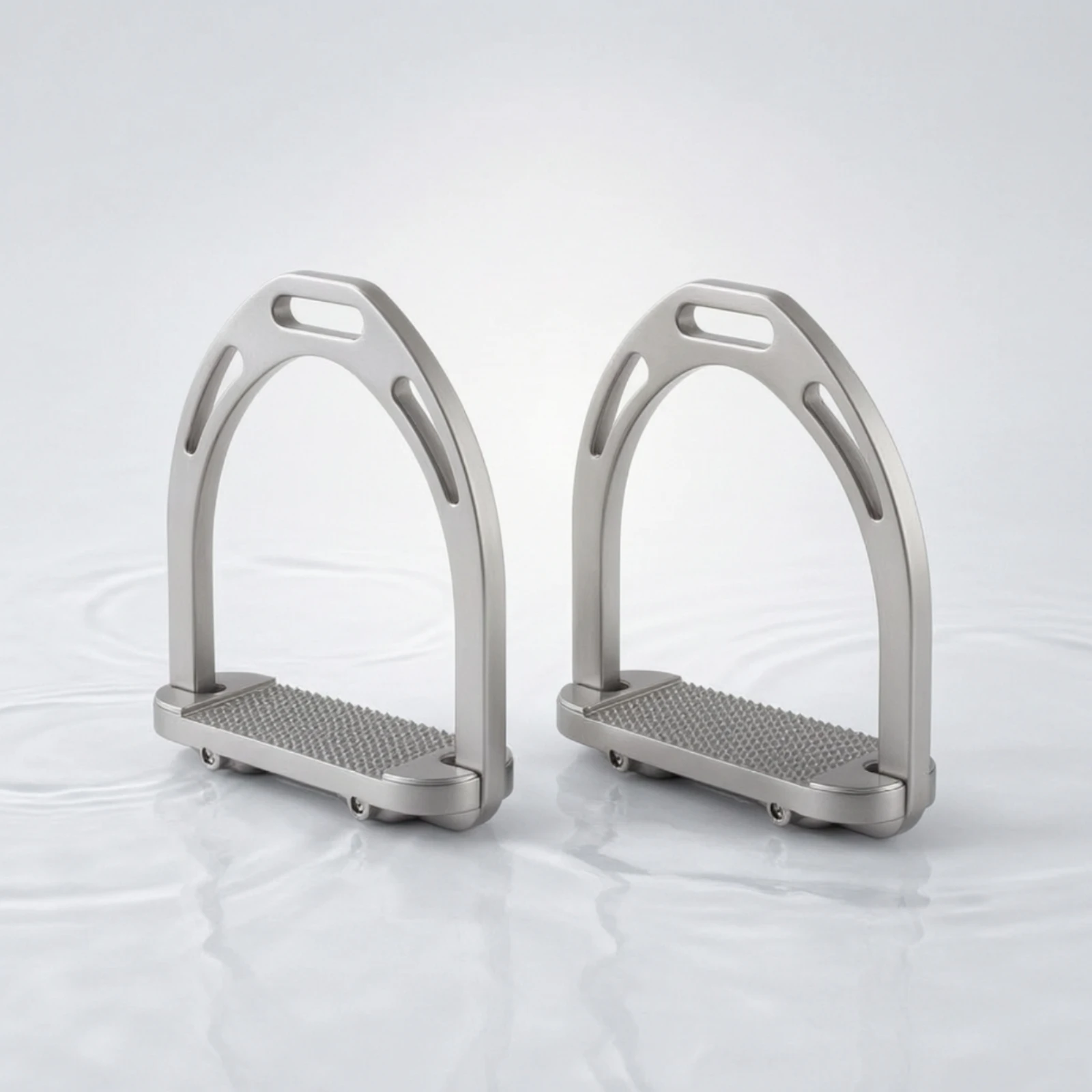 Stirrups with Textured Footbed Lightweight Aluminum Stirrups Tack Sturdy Comfortable for Equestrians, Horseback Riding, Training