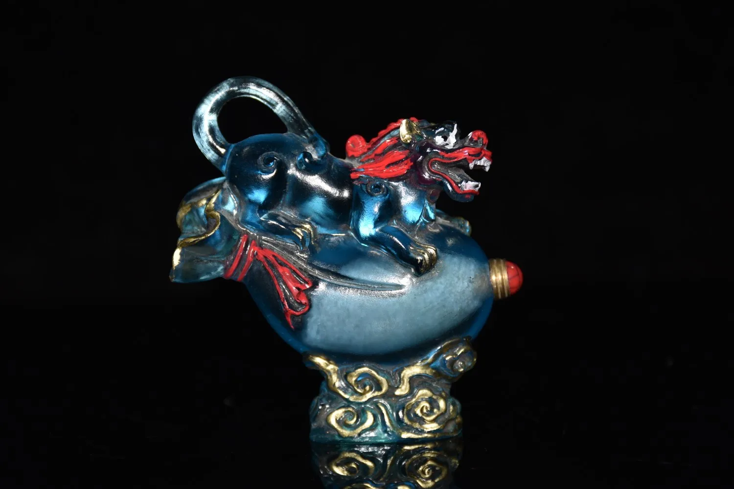 

Early collection of glass cloisonné flower-patterned pixiu snuff bottle figurine, finely crafted