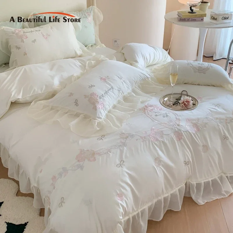 

4Pcs Flowers Embroidery Princess Wedding Bedding Set, Queen Size, 200x230cm, Lace Ruffles Duvet Cover, Bed Sheet, Pillowcases