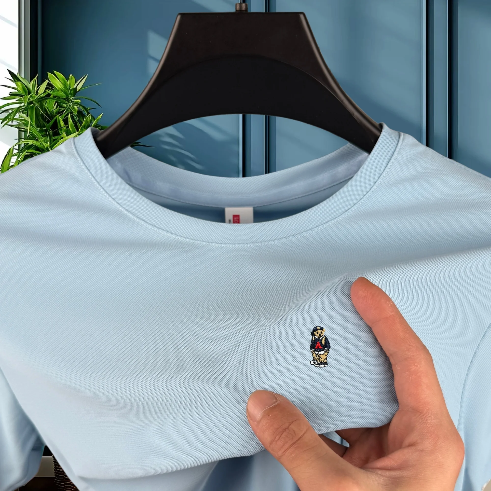 High end ice silk short sleeved men's round neck top summer fashion bear embroidery design cool breathable casual sports T-shirt