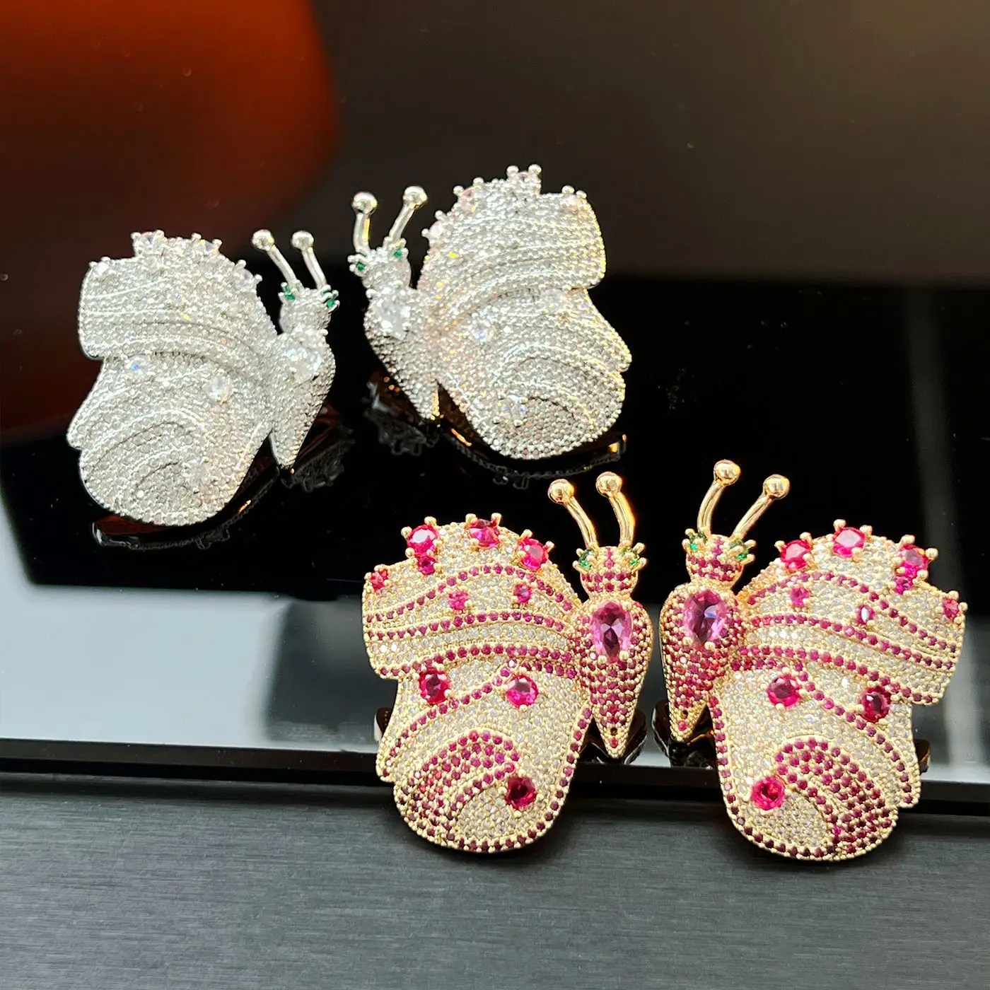 Luxury 3D Stereo Butterfly Stud Earrings Heavy Paved Cubic Zirconia Exquisite High-End Ear Ornaments for Women Wedding Dinner