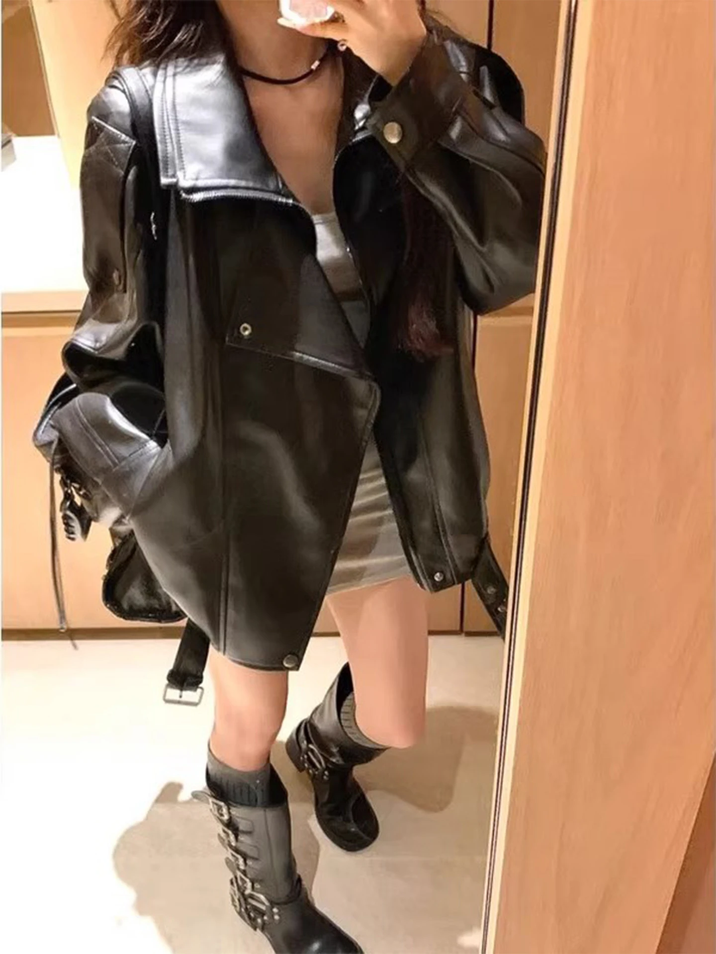 เสื้อแจ็คเก็ตหนังเท่ๆ สไตล์เซ็กซี่สำหรับผู้หญิง ขี่มอเตอร์ไซค์ ฤดูใบไม้ผลิ ฤดูใบไม้ร่วง สไตล์เรโทรใหม่ ให้ความรู้สึกหรูหรา เสื้อคลุมตัวนอก