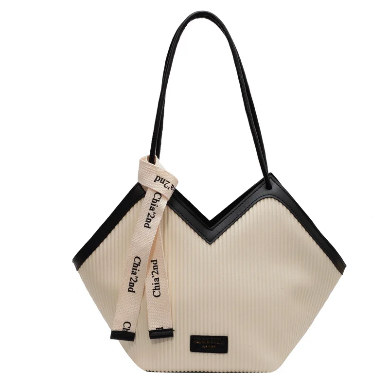 

2025 New Design Fashion Women Outdoor Beach Travel Handbags Large Heart-shaped Tote Bag Casual Ladies Commuter Shoulder Bag