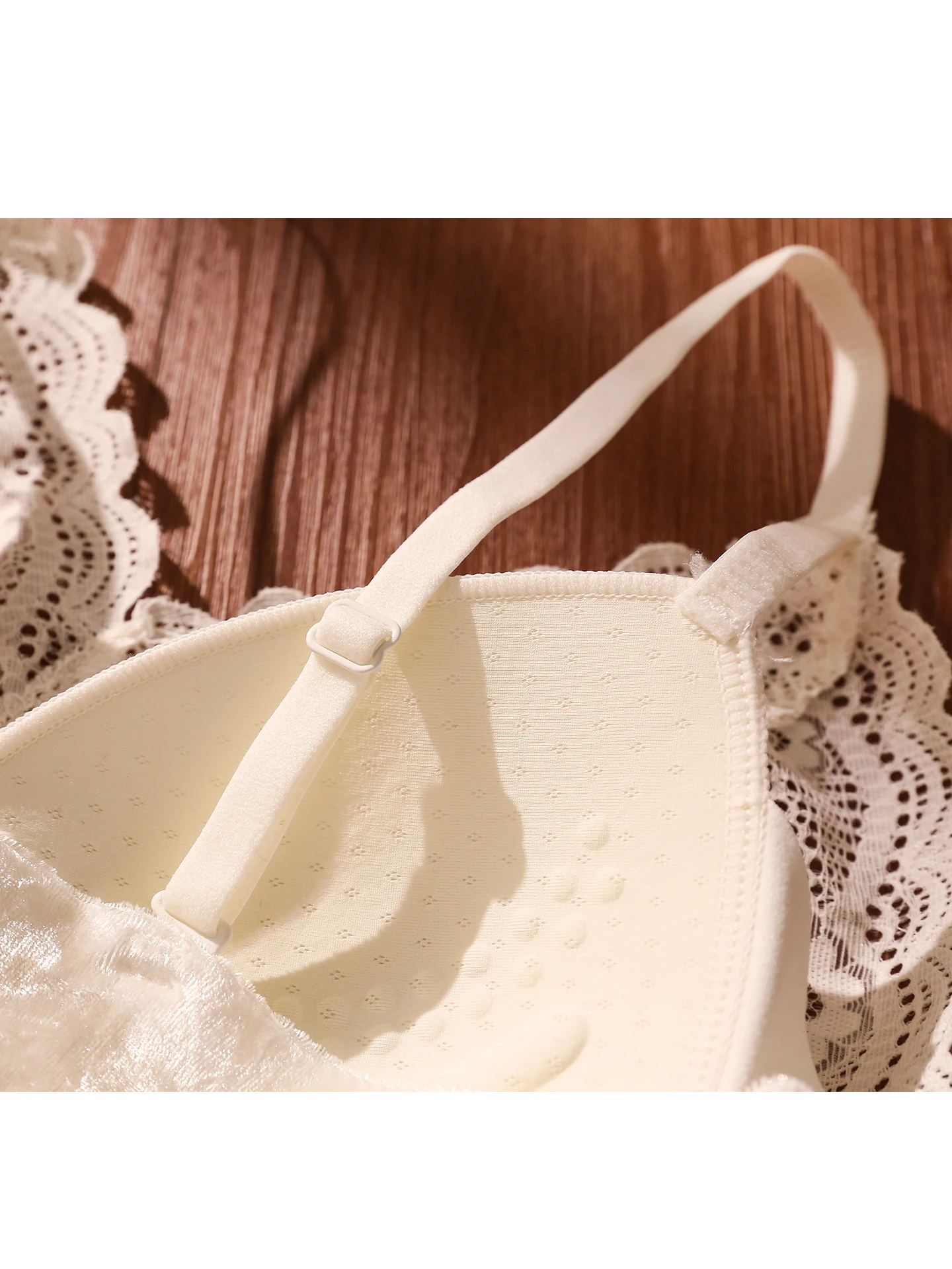 เสื้อสายเดี่ยวกำมะหยี่เซ็กซี่ ดีไซน์บราในตัว สำหรับสาวสวย ทรงเข้ารูป ผ้าโพลีเอสเตอร์