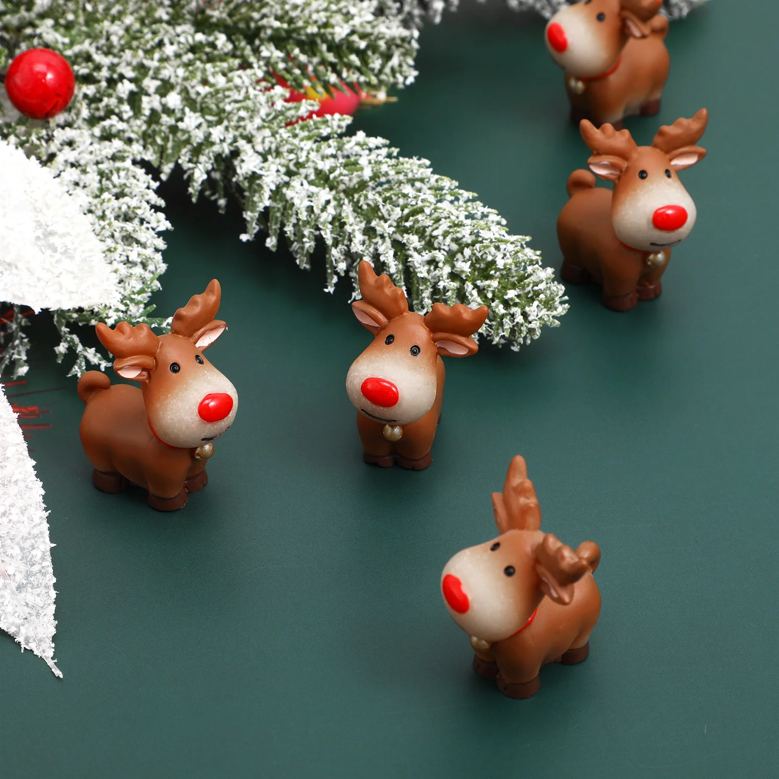 5 Pcs Brown Christmas Ornaments Resin Elk Xmas Party Mini Deer Decorations Decorate Desktop Adornment