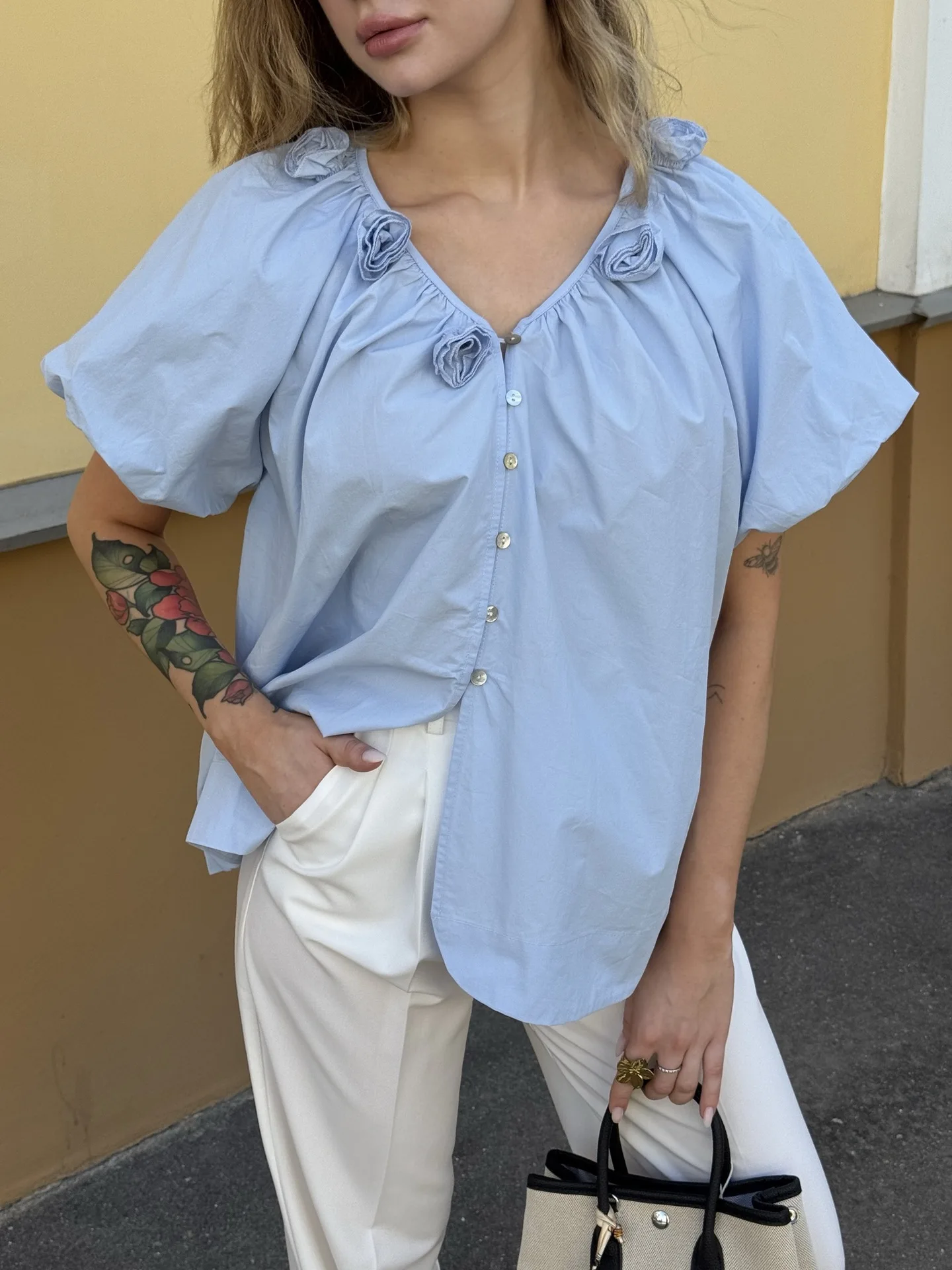 

Casual 3D Flower Decorative Shirt For Women Loose Puff Sleeve V-neck Single Breasted Folds Shirt Summer New Solid Color Top
