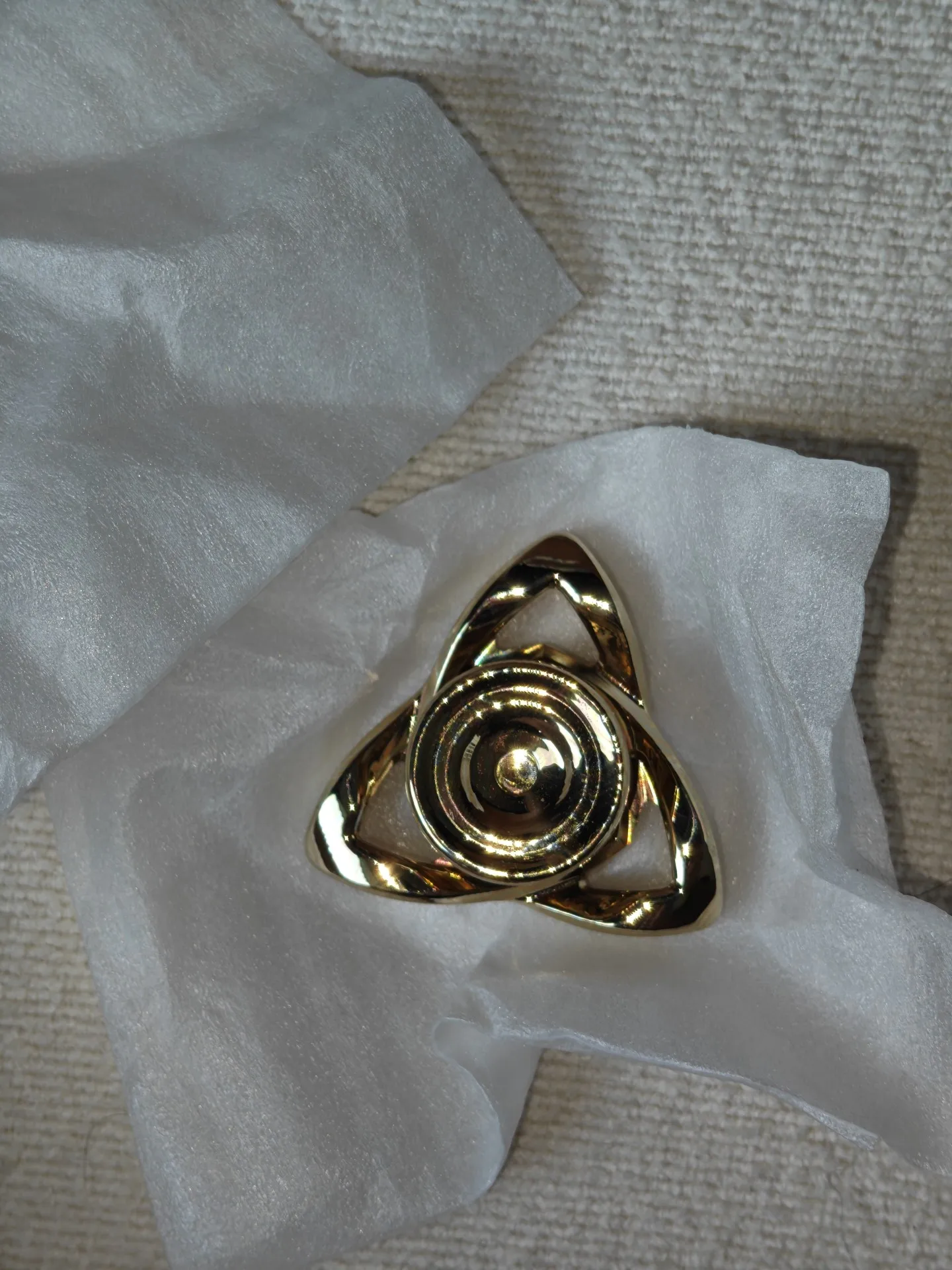 Used sp production, bronze horse string, fingertip gyro, smooth rotation, crisp sound and high value