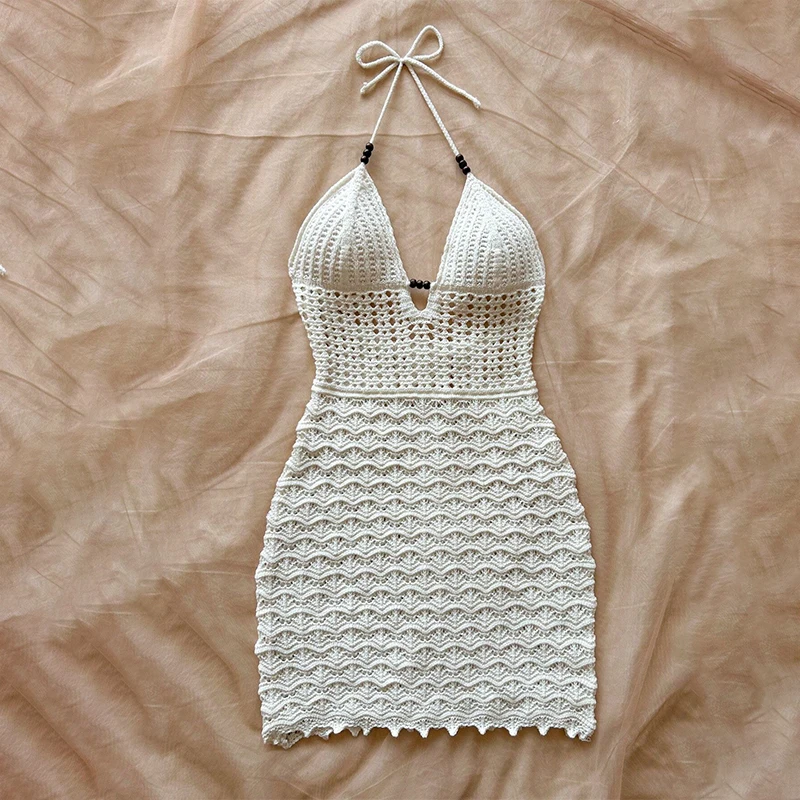 Weißes Häkelkleid für Damen mit Neckholder-Ausschnitt und Ärmellos-Design – Detail 6